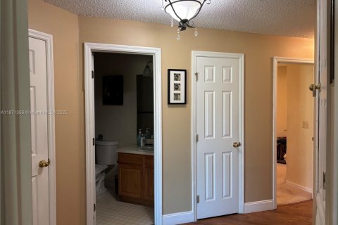 House in Port St. Lucie, Florida 4 bedrooms, 279.54 sq.m. № 2036713 - photo 12