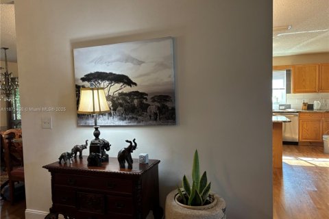 House in Port St. Lucie, Florida 4 bedrooms, 279.54 sq.m. № 2036713 - photo 17