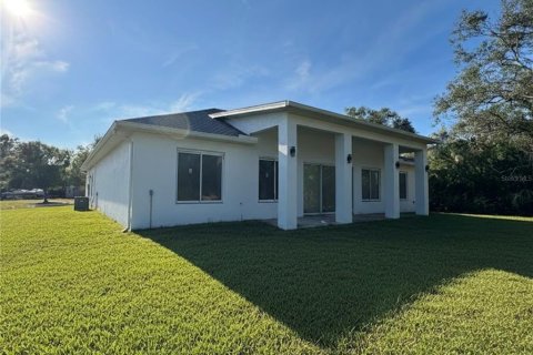 House in Punta Gorda, Florida 4 bedrooms, 200.02 sq.m. № 2108950 - photo 3