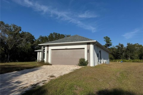 House in Punta Gorda, Florida 4 bedrooms, 200.02 sq.m. № 2108950 - photo 2