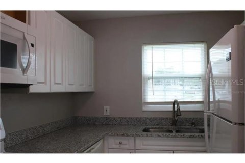 Touwnhouse à louer à Tampa, Floride: 2 chambres, 86.21 m2 № 2430892 - photo 9