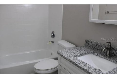 Touwnhouse à louer à Tampa, Floride: 2 chambres, 86.21 m2 № 2430892 - photo 7
