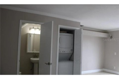 Touwnhouse à louer à Tampa, Floride: 2 chambres, 86.21 m2 № 2430892 - photo 11