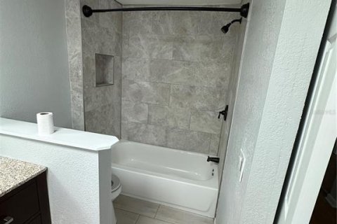 House in Tampa, Florida 4 bedrooms, 183.2 sq.m. № 1866322 - photo 13