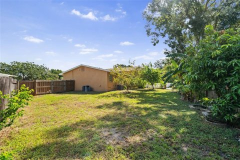 House in Tampa, Florida 4 bedrooms, 183.2 sq.m. № 1866322 - photo 25