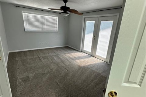 House in Tampa, Florida 4 bedrooms, 183.2 sq.m. № 1866322 - photo 12