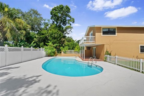 House in Tampa, Florida 4 bedrooms, 183.2 sq.m. № 1866322 - photo 23