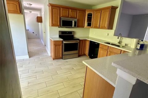 House in Tampa, Florida 4 bedrooms, 183.2 sq.m. № 1866322 - photo 4