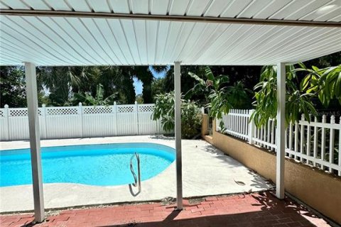 House in Tampa, Florida 4 bedrooms, 183.2 sq.m. № 1866322 - photo 16
