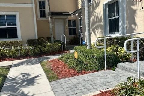 Touwnhouse à vendre à Homestead, Floride: 3 chambres, 141.49 m2 № 2153737 - photo 5