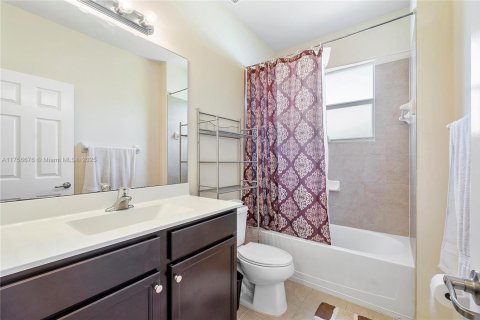 Touwnhouse à vendre à Homestead, Floride: 3 chambres, 141.49 m2 № 2153737 - photo 17