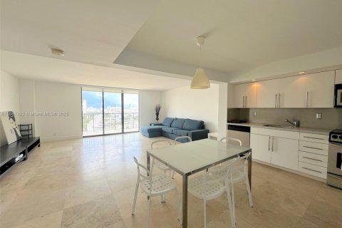Apartamento en alquiler en Miami Beach, Florida, 1 dormitorio, 83.61 m2 № 1933017 - foto 1