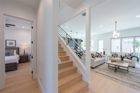 House in Sarasota, Florida 6 bedrooms, 254.83 sq.m. № 1246814 - photo 3