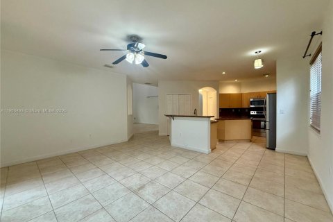 House in Miami, Florida 5 bedrooms, 261.71 sq.m. № 1958699 - photo 6