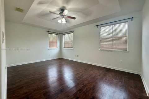 House in Miami, Florida 5 bedrooms, 261.71 sq.m. № 1958699 - photo 13