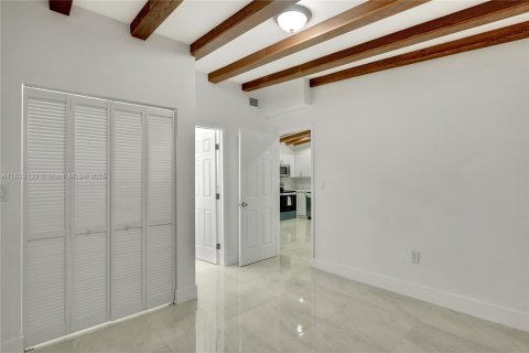 House in Fort Lauderdale, Florida 3 bedrooms, 89.93 sq.m. № 1814213 - photo 7