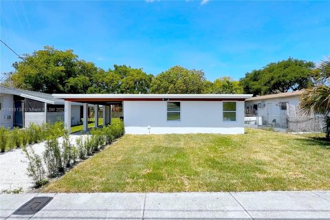 House in Fort Lauderdale, Florida 3 bedrooms, 89.93 sq.m. № 1814213 - photo 1