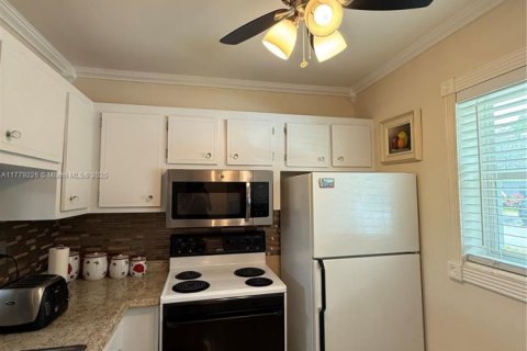 Condo in Lauderdale Lakes, Florida, 1 bedroom  № 1705292 - photo 3