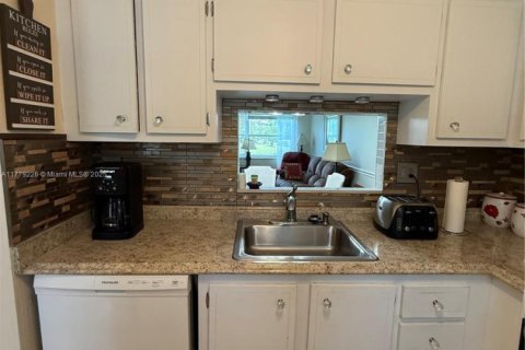 Condo in Lauderdale Lakes, Florida, 1 bedroom  № 1705292 - photo 7