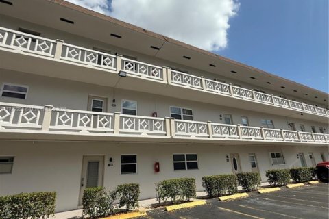 Condo in Lauderdale Lakes, Florida, 1 bedroom  № 1705292 - photo 25
