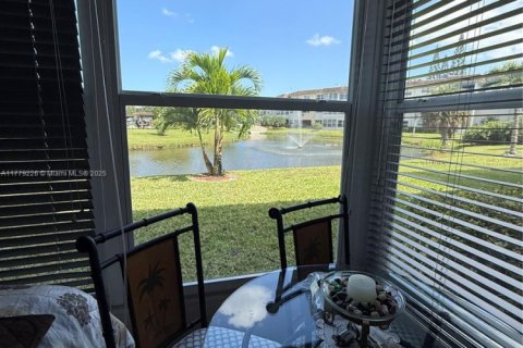 Condo in Lauderdale Lakes, Florida, 1 bedroom  № 1705292 - photo 15