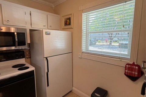 Condo in Lauderdale Lakes, Florida, 1 bedroom  № 1705292 - photo 5