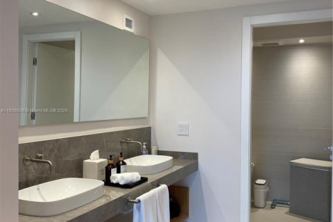 Condo in Key Biscayne, Florida, 2 bedrooms № 1764975 - photo 15