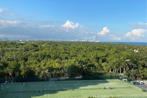Condo in Key Biscayne, Florida, 2 bedrooms № 1764975 - photo 1