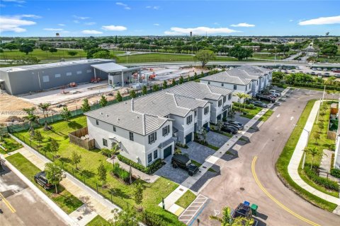 Дом в Хомстед, Флорида 3 спальни, 159.98м2 № 2034512