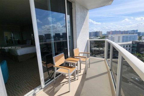 Condominio en venta en Sunny Isles Beach, Florida, 51.19 m2 № 1967479 - foto 7