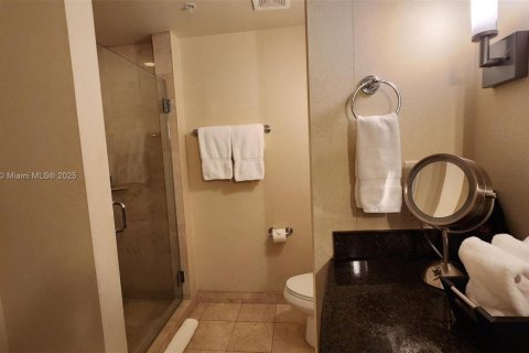 Condominio en venta en Sunny Isles Beach, Florida, 51.19 m2 № 1967479 - foto 5