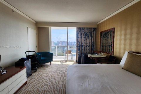 Condominio en venta en Sunny Isles Beach, Florida, 51.19 m2 № 1967479 - foto 2