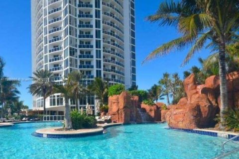 Condominio en venta en Sunny Isles Beach, Florida, 51.19 m2 № 1967479 - foto 13