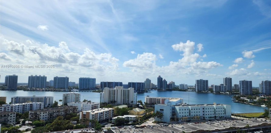 Estudio en el Condominio en Sunny Isles Beach, Florida № 1967479