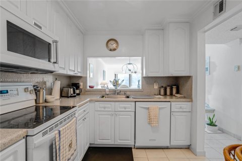 Condominio en venta en Miami Beach, Florida, 2 dormitorios, 109.16 m2 № 1863369 - foto 26