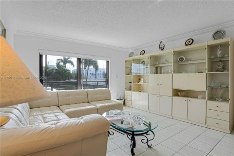 Condominio en venta en Miami Beach, Florida, 2 dormitorios, 109.16 m2 № 1863369 - foto 18