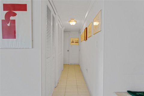 Condominio en venta en Miami Beach, Florida, 2 dormitorios, 109.16 m2 № 1863369 - foto 25