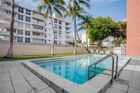 Condominio en venta en Miami Beach, Florida, 2 dormitorios, 109.16 m2 № 1863369 - foto 19