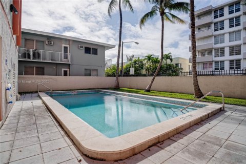 Condominio en venta en Miami Beach, Florida, 2 dormitorios, 109.16 m2 № 1863369 - foto 6