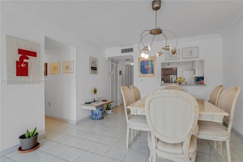 Condominio en venta en Miami Beach, Florida, 2 dormitorios, 109.16 m2 № 1863369 - foto 17