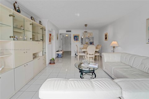 Condominio en venta en Miami Beach, Florida, 2 dormitorios, 109.16 m2 № 1863369 - foto 23