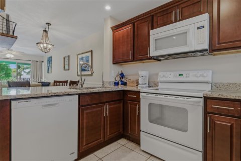 Condo in Key Largo, Florida, 2 bedrooms  № 2071095 - photo 25