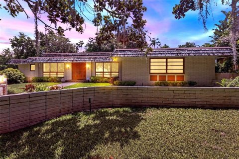 Casa en venta en Winter Park, Florida, 4 dormitorios, 303.14 m2 № 1792728 - foto 1