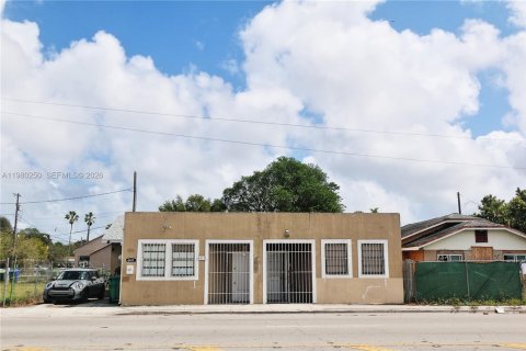 Propiedad comercial en venta en Miami, Florida, 153.47 m2 № 2043798 - foto 2
