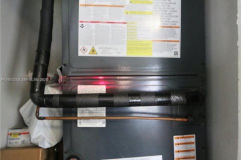 Propiedad comercial en venta en Miami, Florida, 153.47 m2 № 2043798 - foto 8