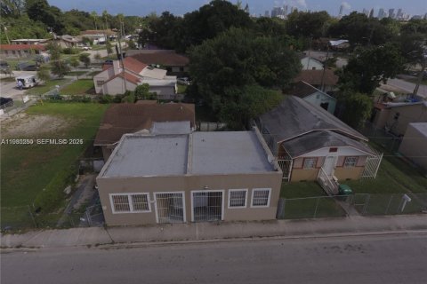 Propiedad comercial en Miami, Florida 153.47 m2 № 2043798