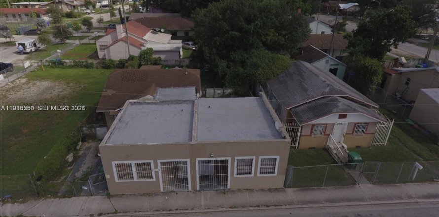 Propiedad comercial en Miami, Florida 153.47 m2 № 2043798