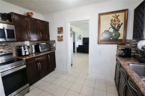 Propiedad comercial en venta en Miami, Florida, 153.47 m2 № 2043798 - foto 9