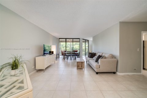 Copropriété à vendre à Lauderhill, Floride: 1 chambre, 106.74 m2 № 1702336 - photo 9