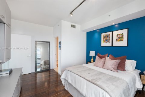 Condo in Miami, Florida, 2 bedrooms № 2083656 - photo 12